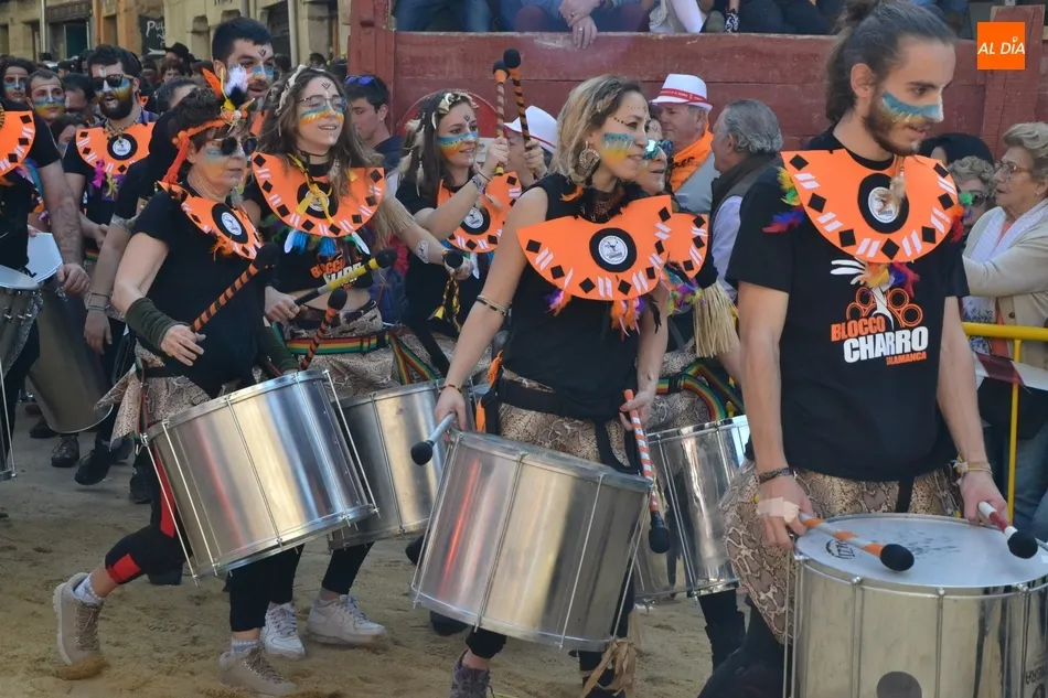 Foto 11 - El VAR, una FarinatoFest o el retiro del Obispo, protagonistas en el desfile del disfraz callejero  