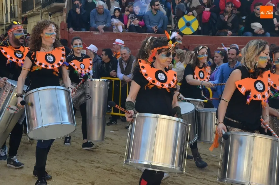 Foto 10 - El VAR, una FarinatoFest o el retiro del Obispo, protagonistas en el desfile del disfraz callejero  