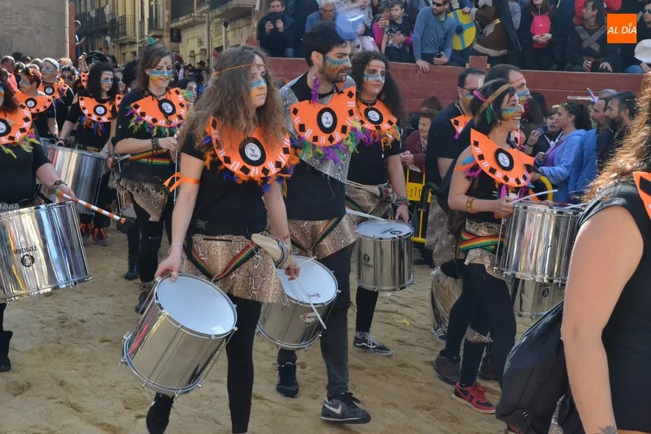 Foto 7 - El VAR, una FarinatoFest o el retiro del Obispo, protagonistas en el desfile del disfraz callejero  