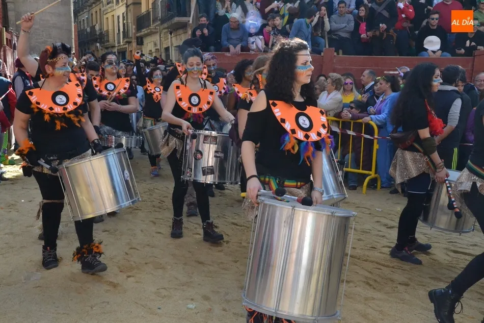 Foto 5 - El VAR, una FarinatoFest o el retiro del Obispo, protagonistas en el desfile del disfraz callejero  