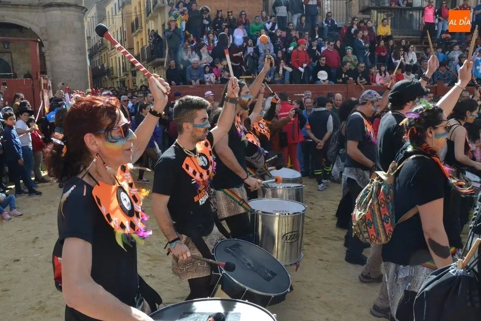 Foto 3 - El VAR, una FarinatoFest o el retiro del Obispo, protagonistas en el desfile del disfraz callejero  