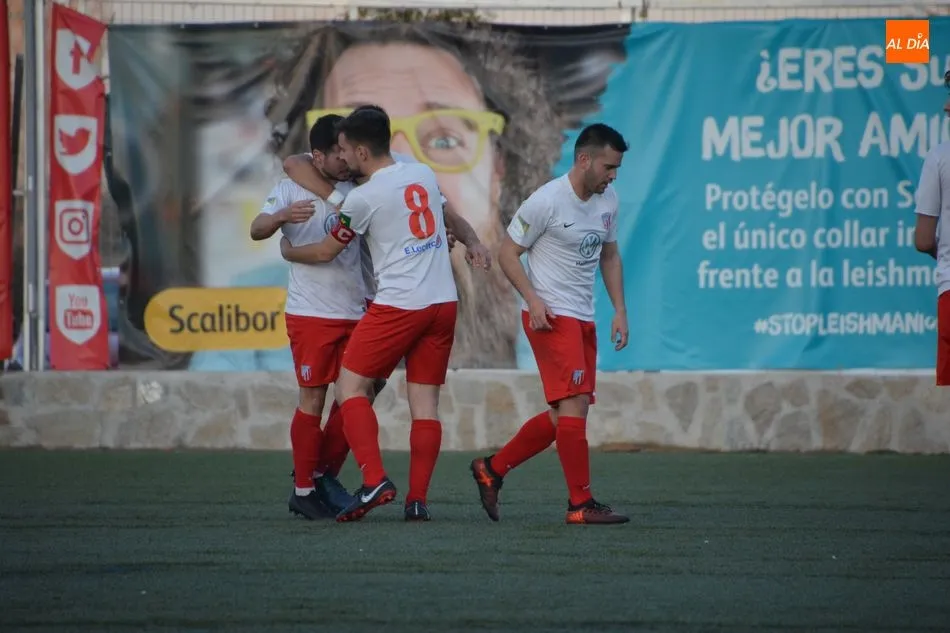 Foto 9 - El Santa Marta engancha la permanencia&nbsp;tras vencer a la Virgen del Camino (3-1)