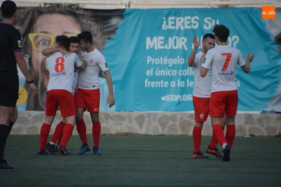 Foto 8 - El Santa Marta engancha la permanencia&nbsp;tras vencer a la Virgen del Camino (3-1)