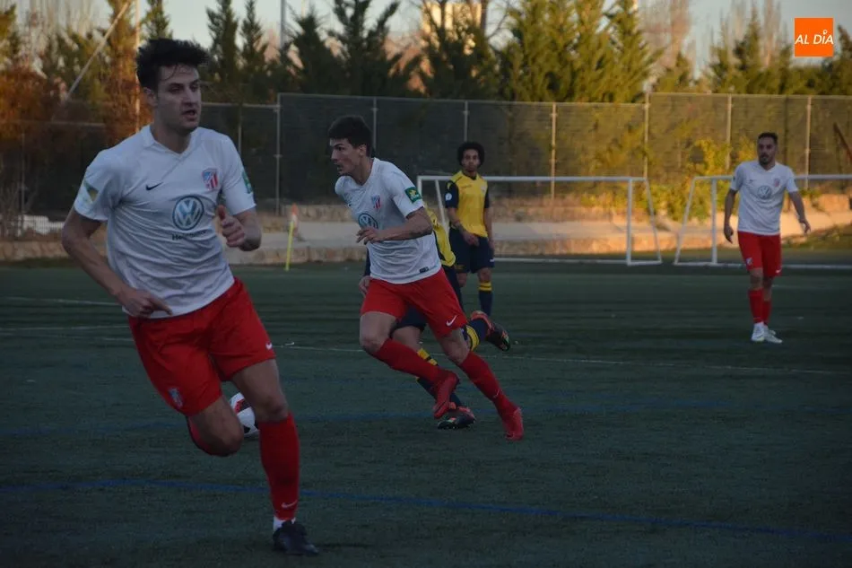 Foto 2 - El Santa Marta engancha la permanencia&nbsp;tras vencer a la Virgen del Camino (3-1)