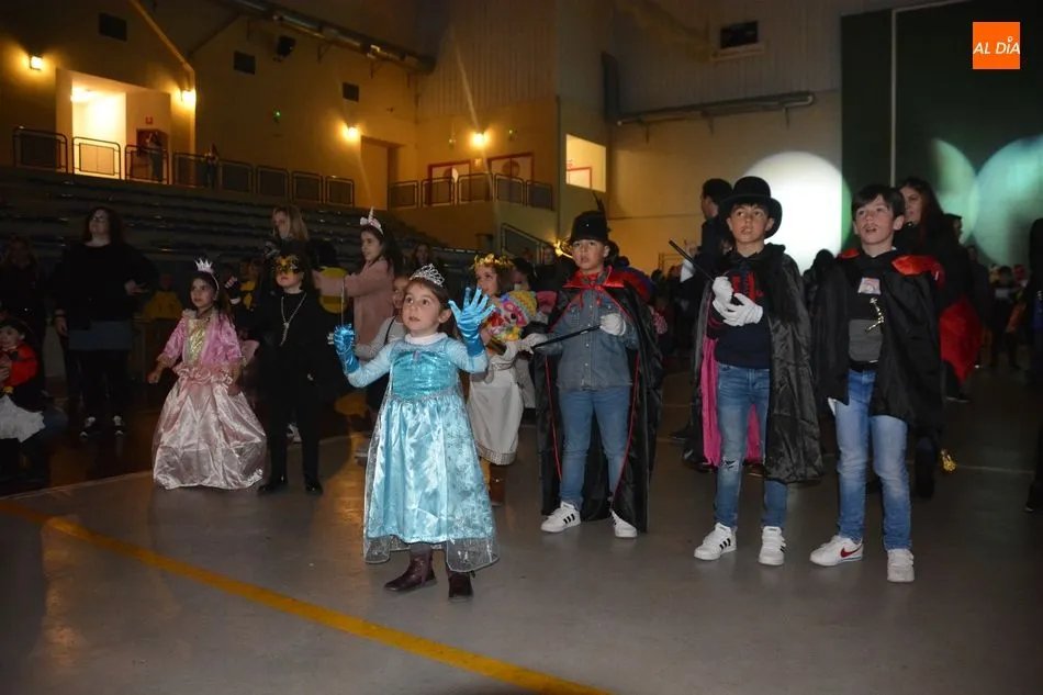 Foto 2 - Animada tarde de carnaval en Villares de la Reina