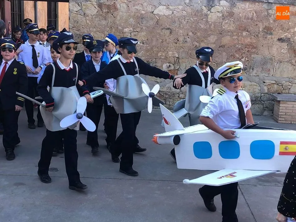 Foto 3 - El carnaval de Las Esclavas del Sagrado Coraz&oacute;n va de viaje hasta el parque Picasso