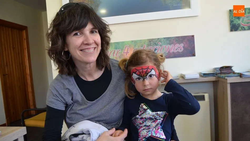 Taller de máscaras infantiles en la Oficina de Turismo