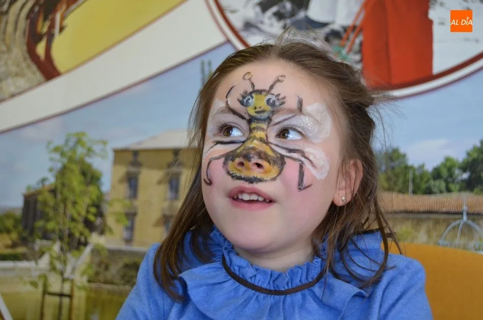 Foto 8 - M&aacute;s de 30 ni&ntilde;os han pasado por el taller de pintacaras de la Oficina de Turismo de B&eacute;jar  