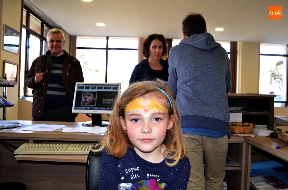 Foto 4 - M&aacute;s de 30 ni&ntilde;os han pasado por el taller de pintacaras de la Oficina de Turismo de B&eacute;jar  