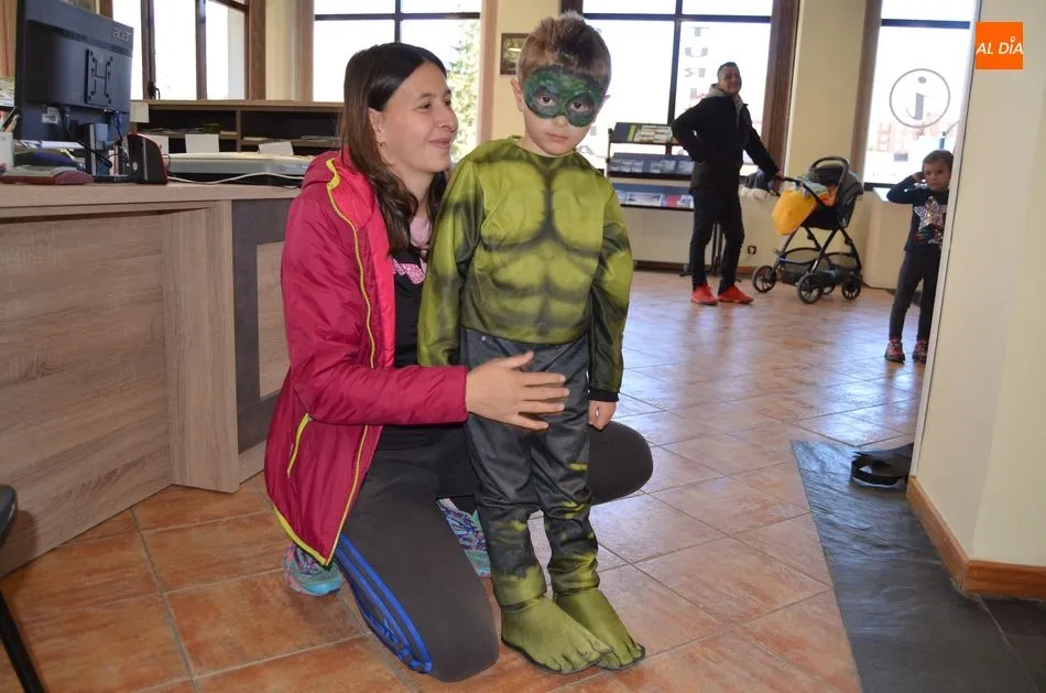 Foto 5 - M&aacute;s de 30 ni&ntilde;os han pasado por el taller de pintacaras de la Oficina de Turismo de B&eacute;jar  