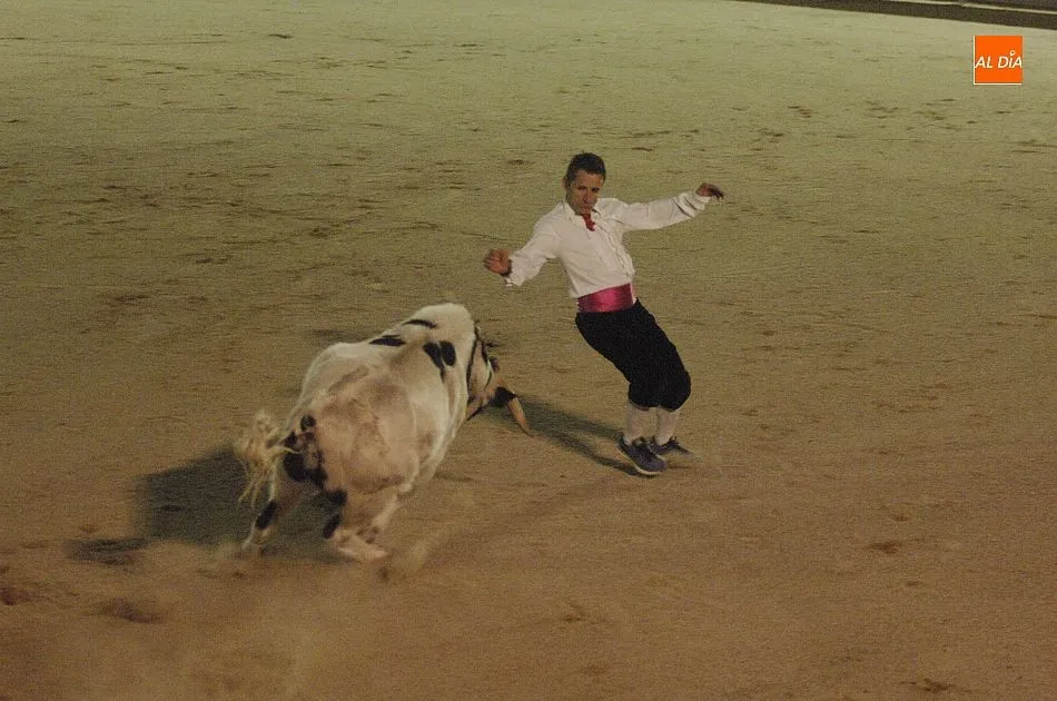 Foto 7 - Javier Pradanas se hace con la victoria en el VI Concurso de Recortes Goyesco  