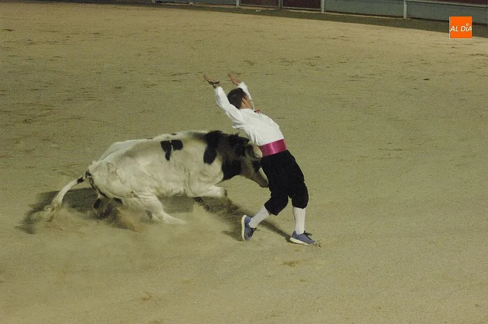 Foto 5 - Javier Pradanas se hace con la victoria en el VI Concurso de Recortes Goyesco  