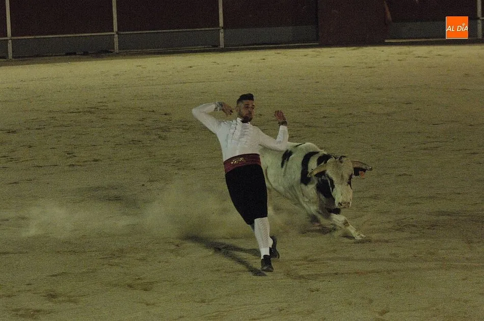 Foto 2 - Javier Pradanas se hace con la victoria en el VI Concurso de Recortes Goyesco  
