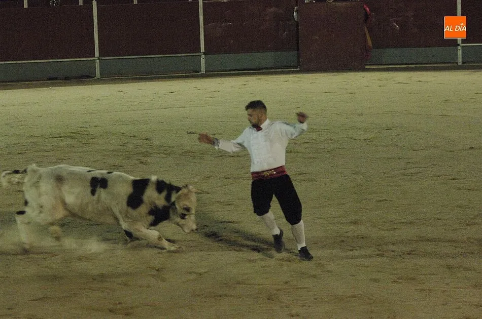 Foto 4 - Javier Pradanas se hace con la victoria en el VI Concurso de Recortes Goyesco  