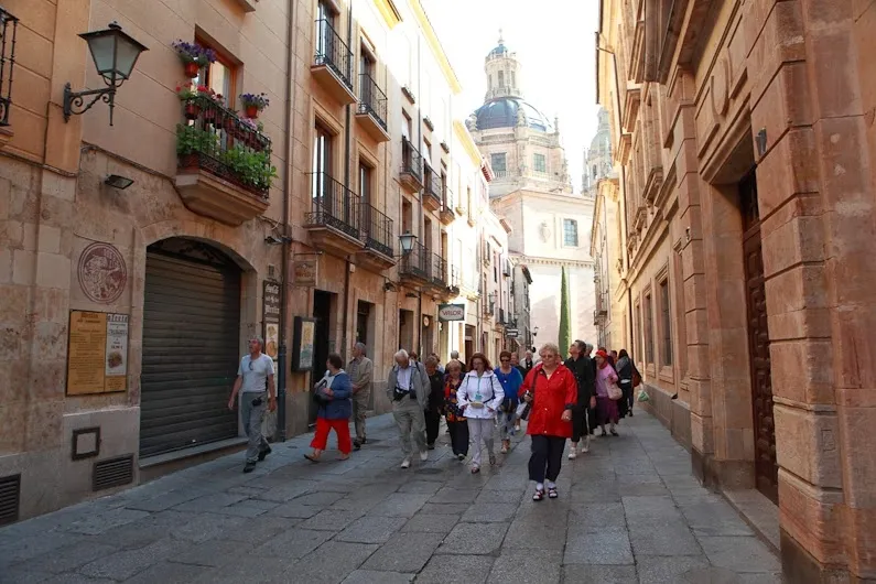 Los guías turísticos sin licencia pagarán hasta 90.000 euros de multa