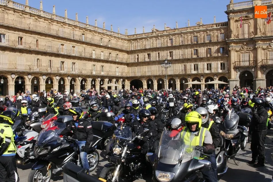 Foto 11 - Los motores rugen en la Plaza Mayor con la 16&ordf; Invernal Motorista