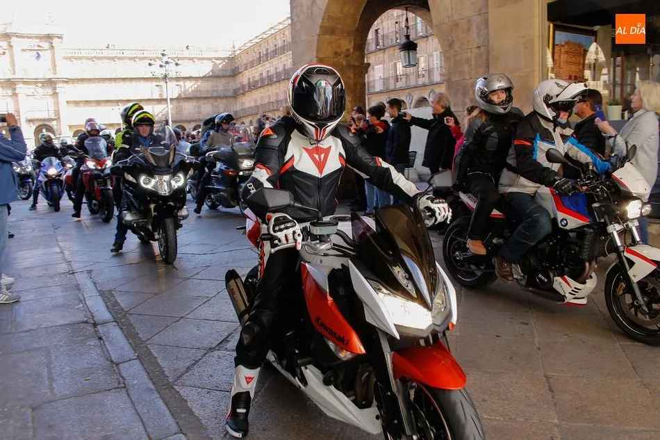 Foto 5 - Los motores rugen en la Plaza Mayor con la 16&ordf; Invernal Motorista