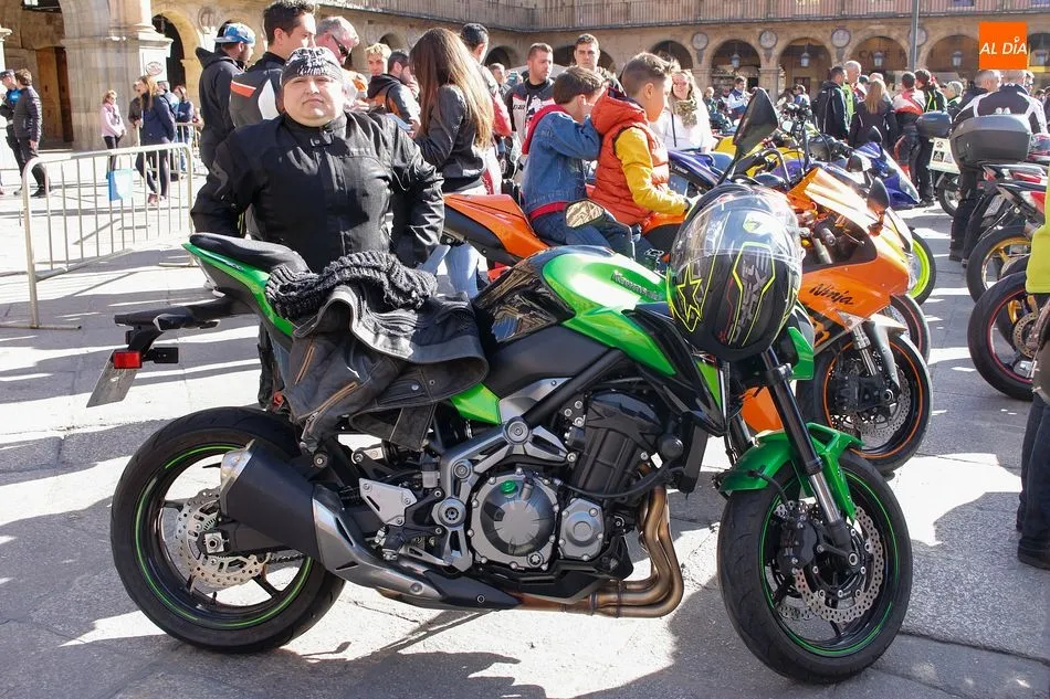 Foto 4 - Los motores rugen en la Plaza Mayor con la 16&ordf; Invernal Motorista