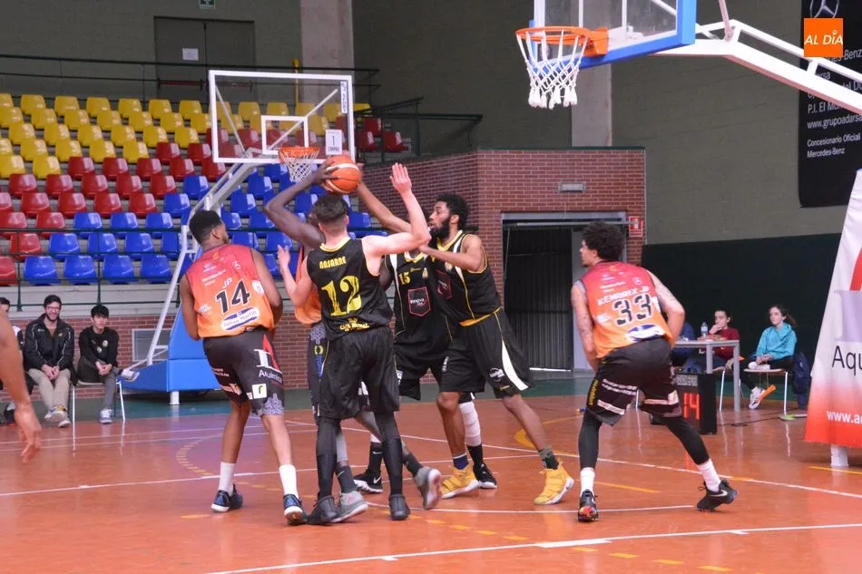 Foto 10 - Aquimisa Carbajosa recupera sensaciones frente al Innova Chef con una nueva victoria (80-49)