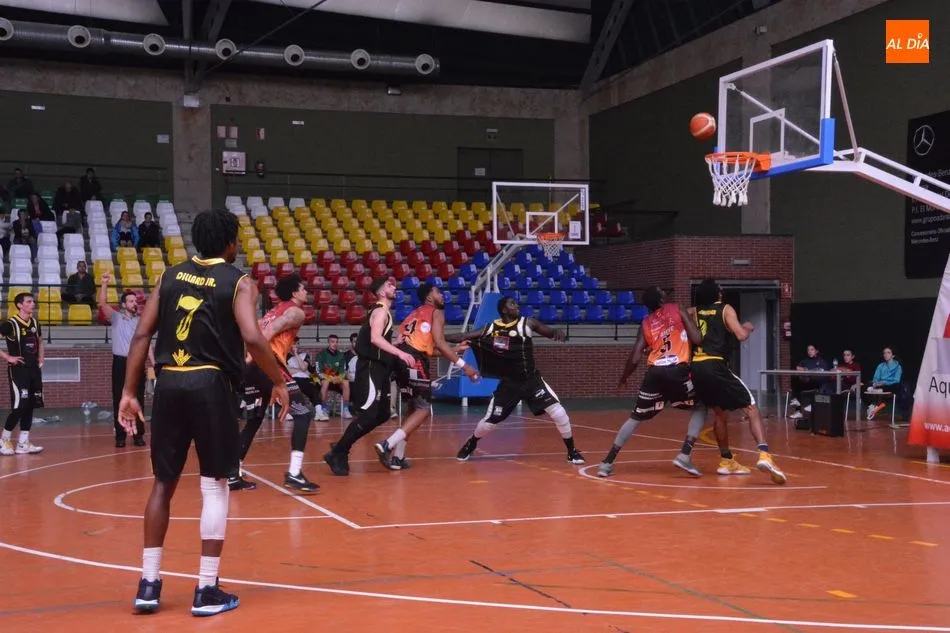 Foto 9 - Aquimisa Carbajosa recupera sensaciones frente al Innova Chef con una nueva victoria (80-49)