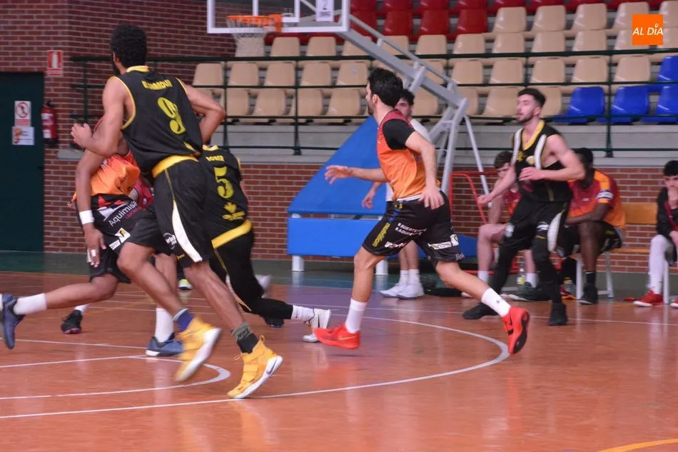Foto 8 - Aquimisa Carbajosa recupera sensaciones frente al Innova Chef con una nueva victoria (80-49)