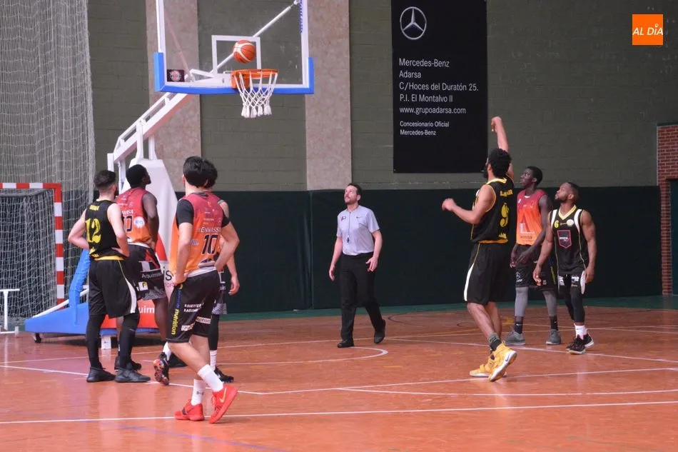 Foto 5 - Aquimisa Carbajosa recupera sensaciones frente al Innova Chef con una nueva victoria (80-49)