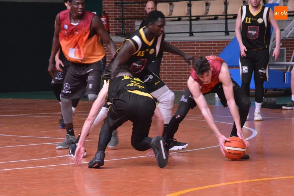 Foto 3 - Aquimisa Carbajosa recupera sensaciones frente al Innova Chef con una nueva victoria (80-49)