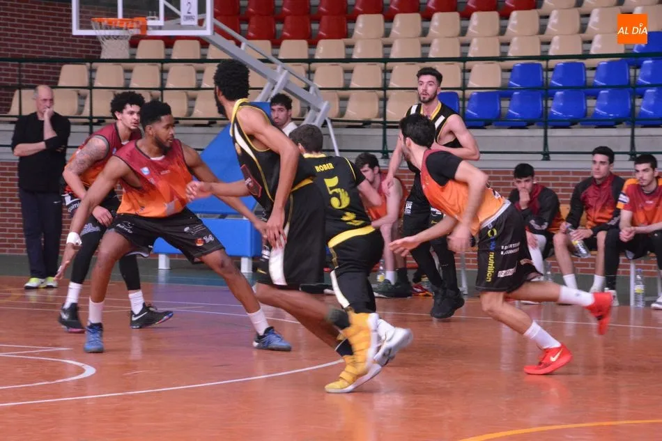 Foto 2 - Aquimisa Carbajosa recupera sensaciones frente al Innova Chef con una nueva victoria (80-49)