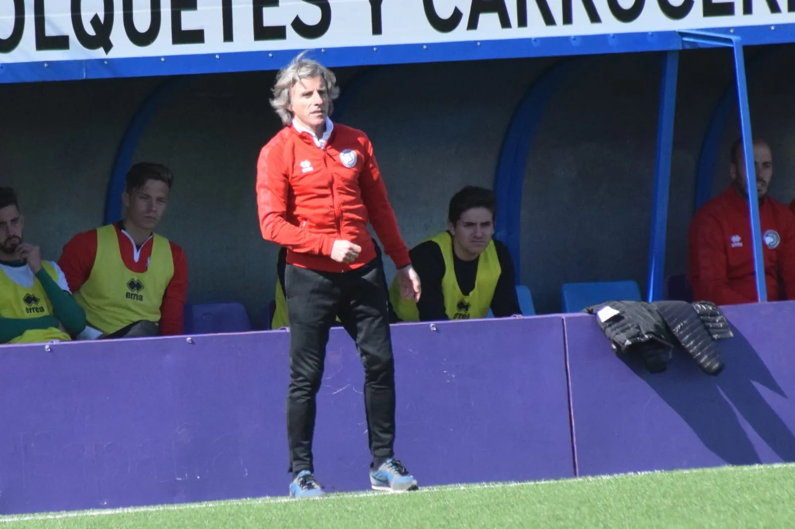 Roberto Aguirre en el área técnica / José Luis Cotobal