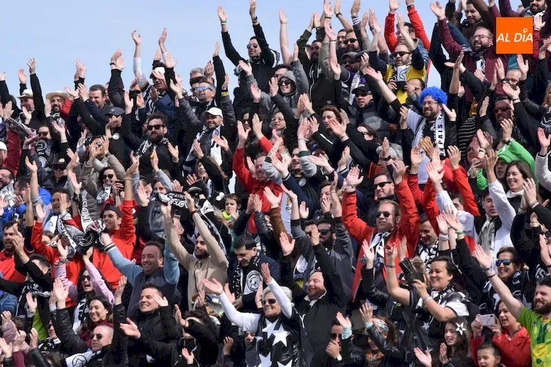 Foto 7 - Molina rescata un punto para Unionistas en la &uacute;ltima jugada del partido ante el Valladolid &lsquo;B&rsquo; ...