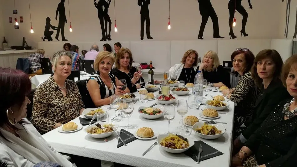 Foto 2 - Las &lsquo;chicas&rsquo; de Vitigudino celebran el Carnaval de la mejor manera  