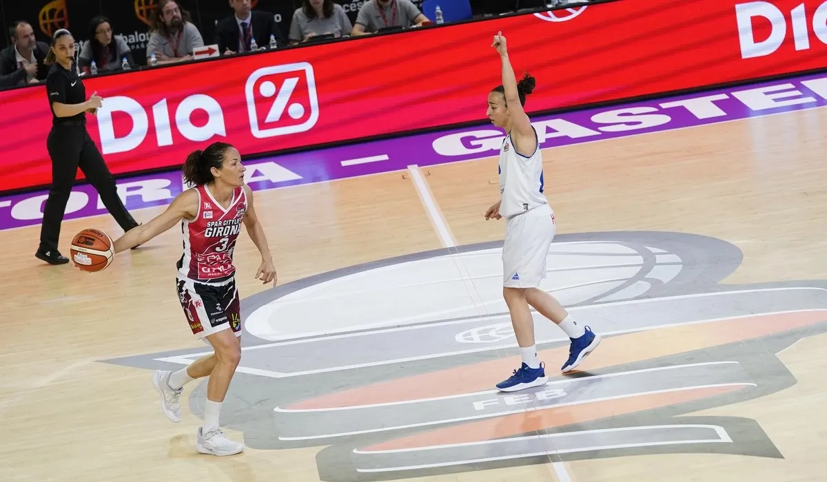 Foto 6 - Avenida supera al Uni Girona en la final y entra en la historia de la Copa de la Reina (71-79)