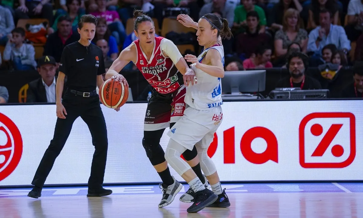 Foto 3 - Avenida supera al Uni Girona en la final y entra en la historia de la Copa de la Reina (71-79)