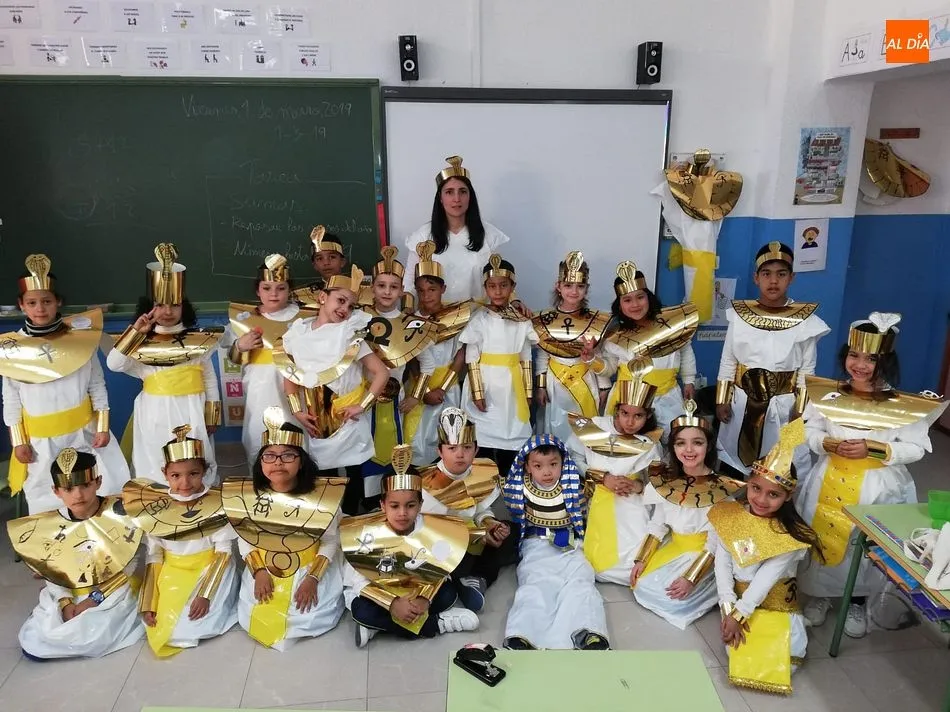 Foto 7 - La Vuelta al Mundo en el carnaval del colegio Filiberto Villalobos