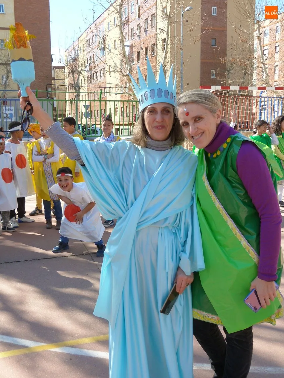 Foto 5 - La Vuelta al Mundo en el carnaval del colegio Filiberto Villalobos