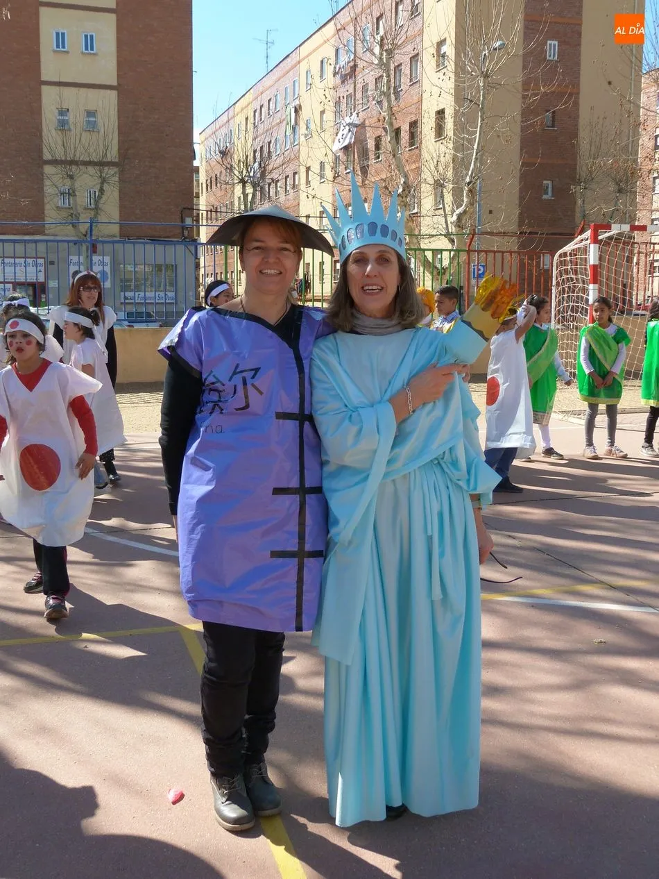 Foto 4 - La Vuelta al Mundo en el carnaval del colegio Filiberto Villalobos