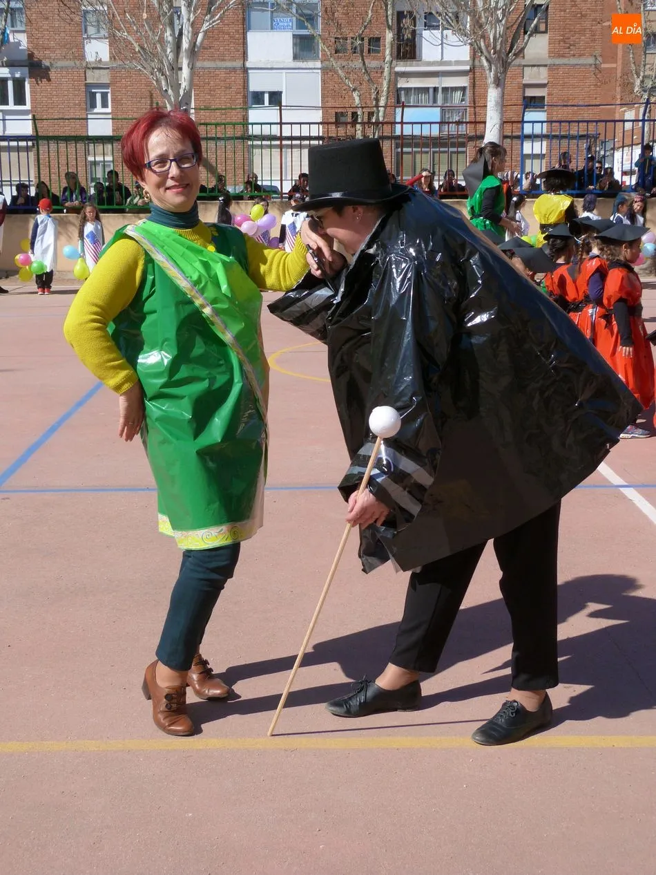 Foto 3 - La Vuelta al Mundo en el carnaval del colegio Filiberto Villalobos