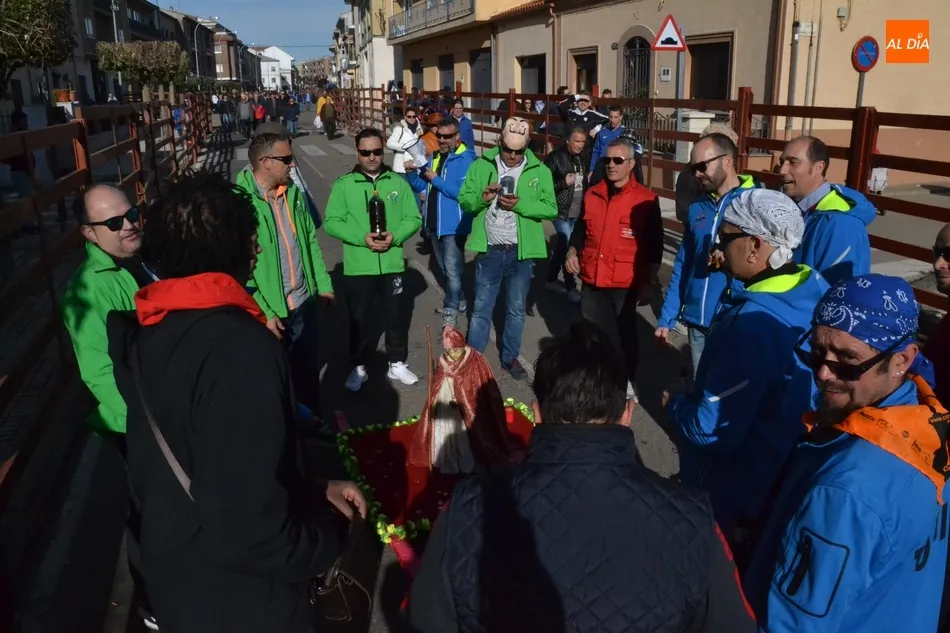 Foto 2 - Decenas de miles de personas presencian el mejor encierro a caballo de los &uacute;ltimos a&ntilde;os  