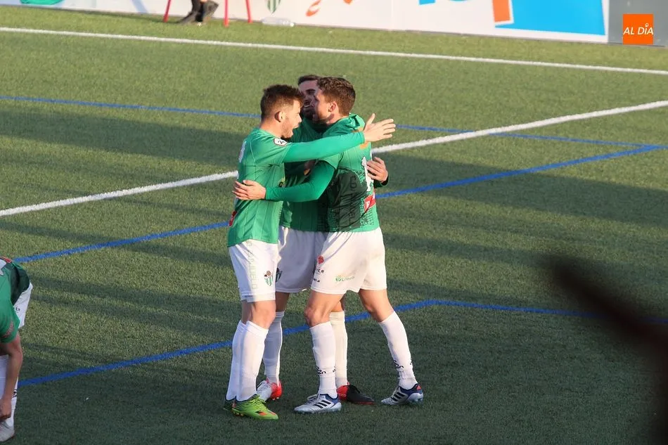 Foto 9 - El mejor Guijuelo de la temporada vence con autoridad al Sanse (3-0)