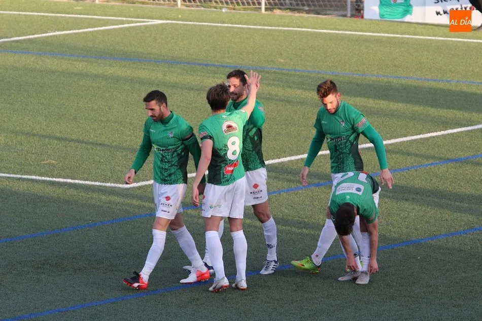 Foto 8 - El mejor Guijuelo de la temporada vence con autoridad al Sanse (3-0)