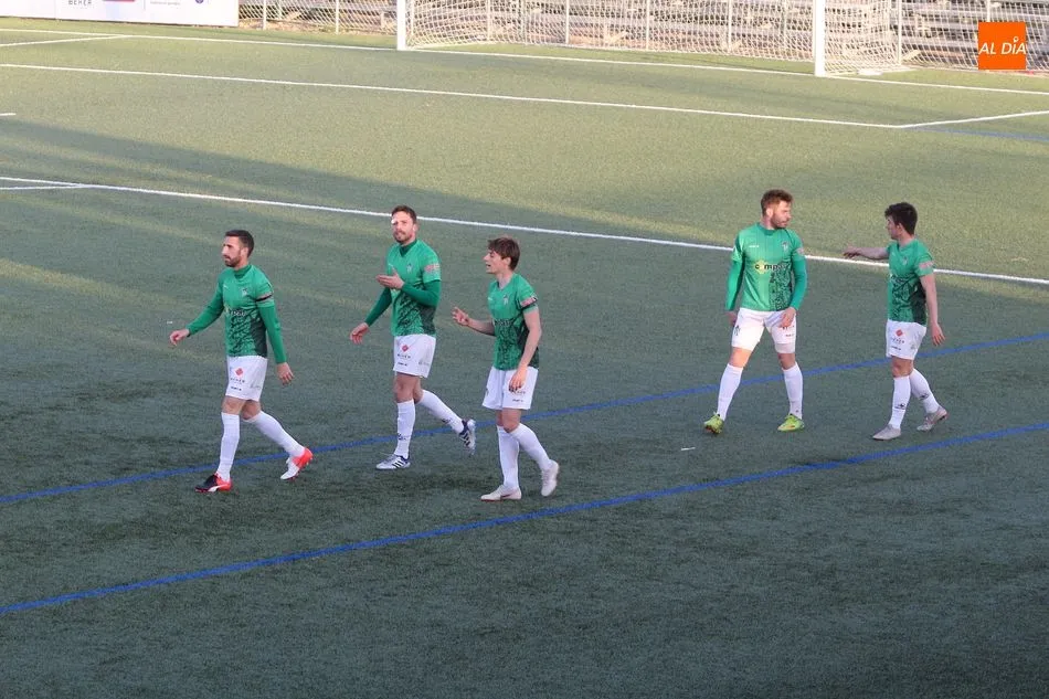 Foto 4 - El mejor Guijuelo de la temporada vence con autoridad al Sanse (3-0)