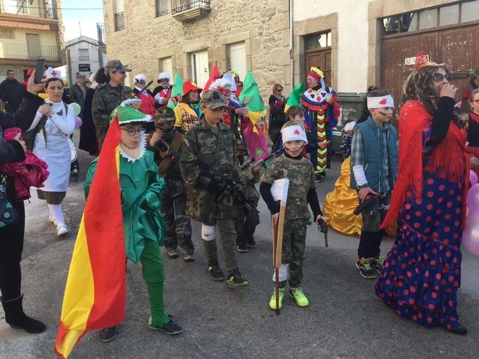 Foto 5 - Animado desfile y concurso de disfraces de Domingo de Carnaval en Villarino  