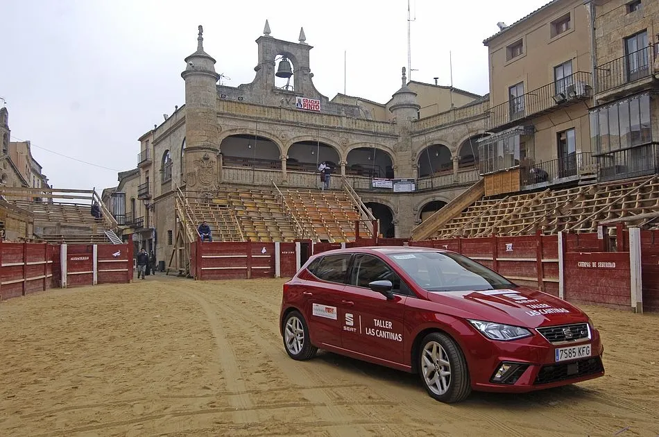 Foto 3 - Taller Las Cantinas y AutoTres Mir&oacute;briga, con el Carnaval de Ciudad Rodrigo  