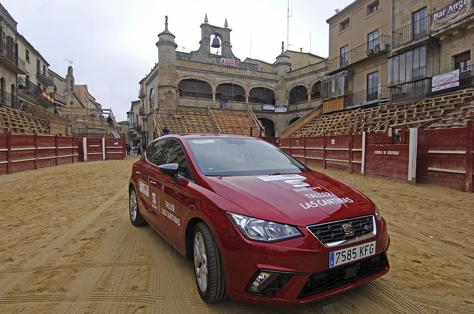 Foto 2 - Taller Las Cantinas y AutoTres Mir&oacute;briga, con el Carnaval de Ciudad Rodrigo  
