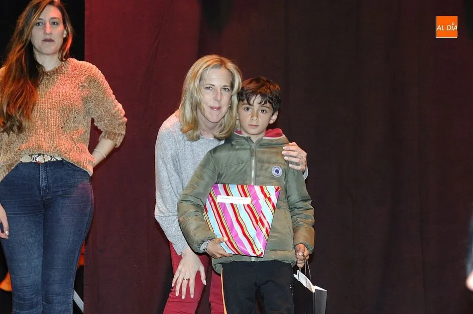 Foto 4 - Los ni&ntilde;os conquistan con sus disfraces el Teatro Nuevo  