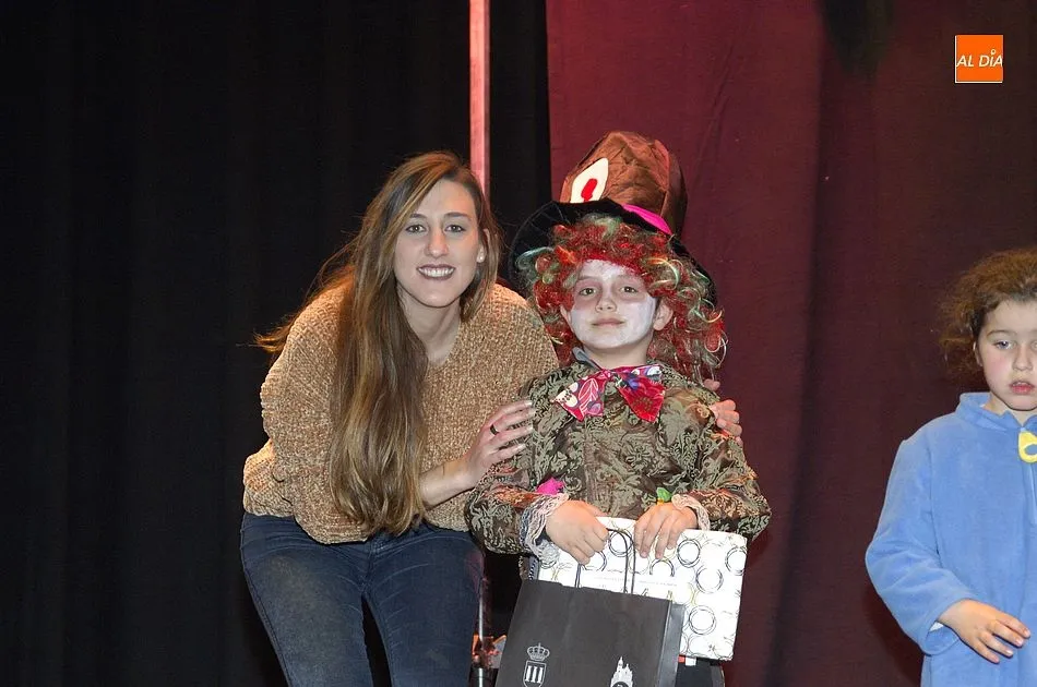 Foto 5 - Los ni&ntilde;os conquistan con sus disfraces el Teatro Nuevo  