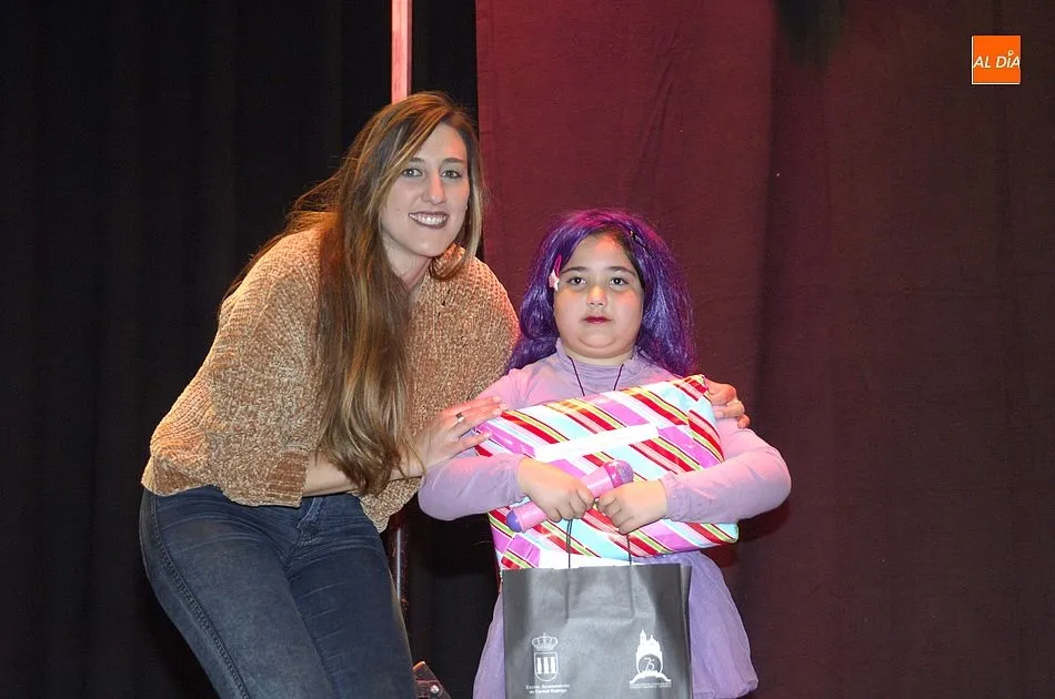 Foto 3 - Los ni&ntilde;os conquistan con sus disfraces el Teatro Nuevo  
