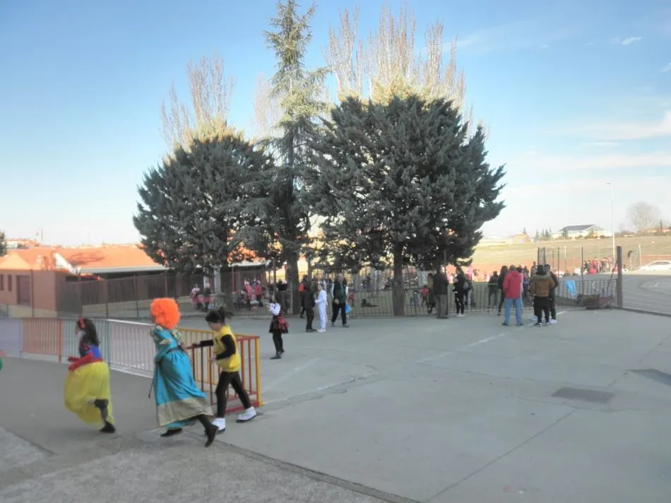 Foto 3 - Fiesta de Carnaval en el CEIP Miguel Hern&aacute;ndez de Santa Marta  