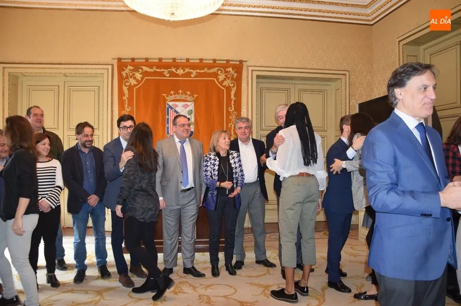 Foto 2 - El Perfumer&iacute;as Avenida, recibido con honores en el Ayuntamiento por ganar la Copa de la Reina