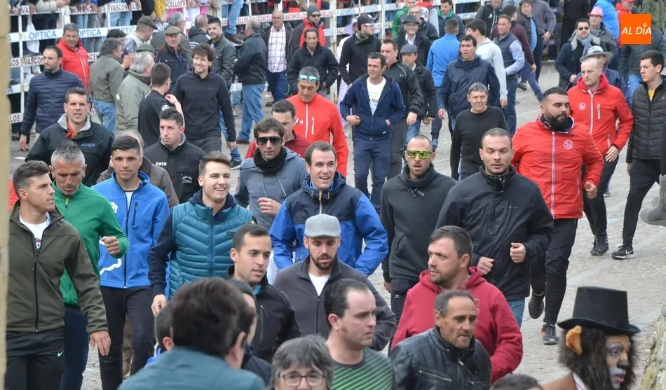 Foto 8 - Un encierro fugaz y casi compacto da paso a una buena capea que incluy&oacute; dos puertas gayolas  